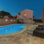 Elegant Jure With Private Pool Policnik