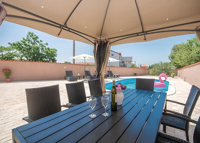 Elegant Jure With Private Pool Willa