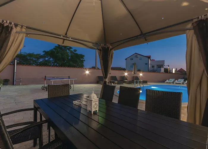 Elegant Jure With Private Pool Willa