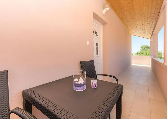 Elegant Jure With Private Pool