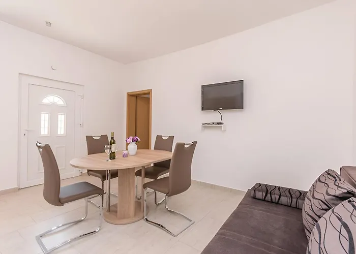 Elegant Jure With Private Pool Villa