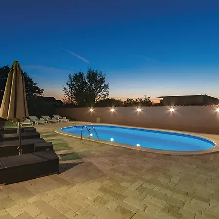 Elegant Jure With Private Pool 别墅 Policnik