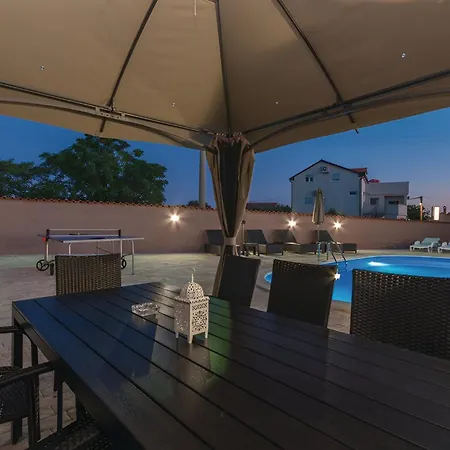 Elegant Jure With Private Pool Vila
