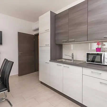 Elegant Jure With Private Pool 别墅