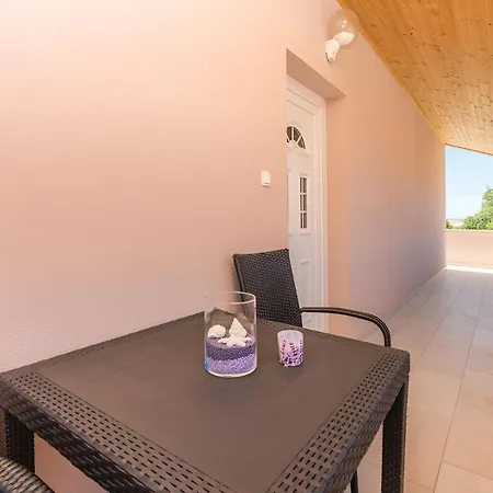 Elegant Jure With Private Pool