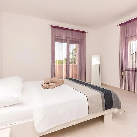 别墅 Elegant Jure With Private Pool