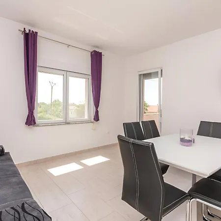 Elegant Jure With Private Pool Vila