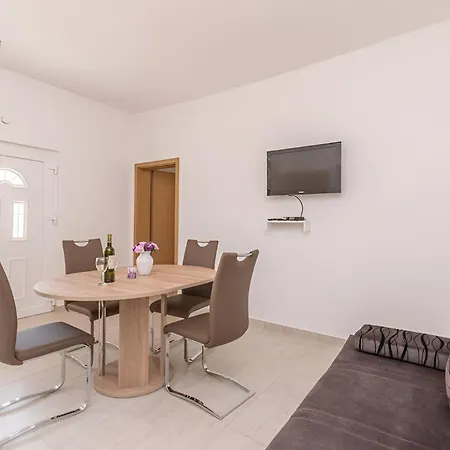 Elegant Jure With Private Pool Vila