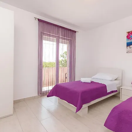 Elegant Jure With Private Pool *