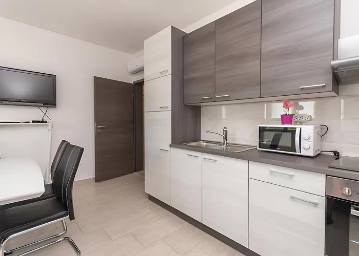 Elegant Jure With Private Pool Βίλα