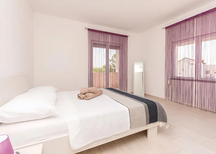 Βίλα Elegant Jure With Private Pool